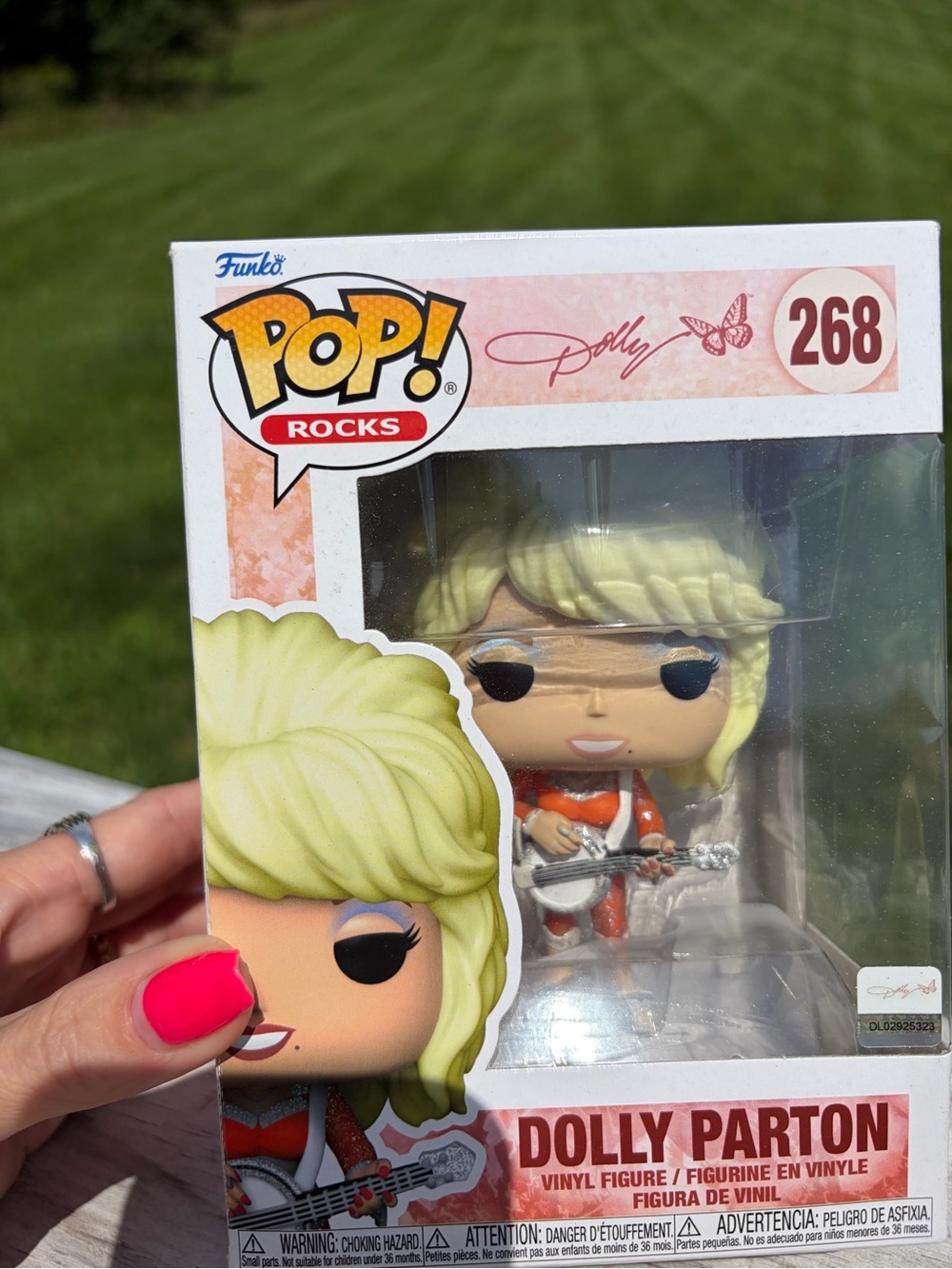 Funko Pop Rocks Dolly Parton #268 Vinyl Figure Standards Size Slight Box Damage - Picture 2 of 9